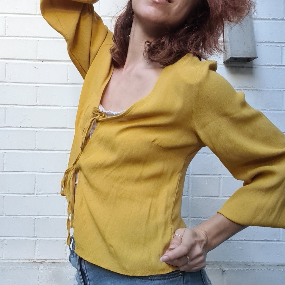 Glassons tie front mustard top size 10 - Picture 6 of 13